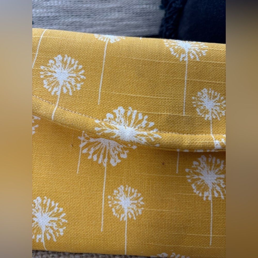 Cottagecore Yellow Dandelion Clutch - Picture 2 of 7